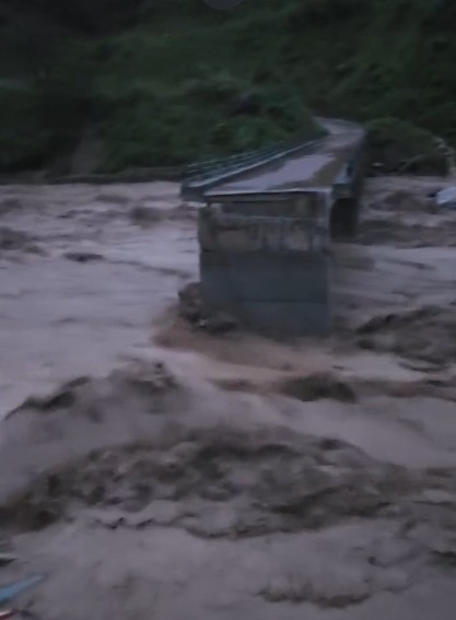 सप्तकोशीमा पानीको बहाव अत्यधिक बढेपछि ५६ वटै ढोका खोलियो